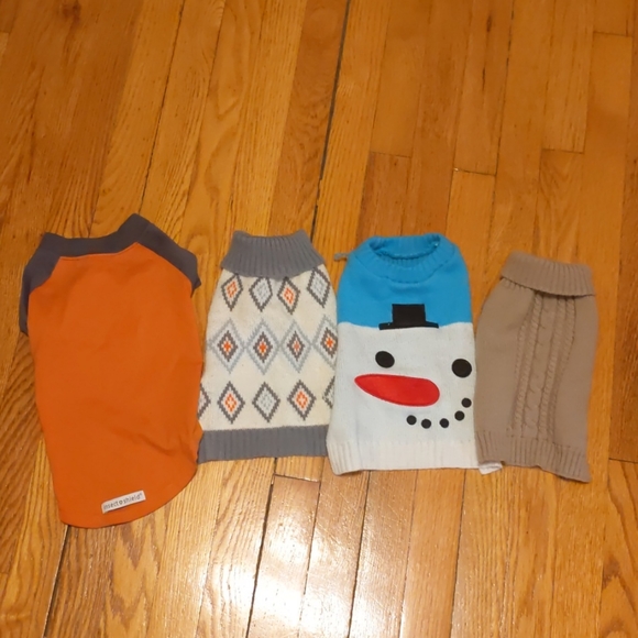 Four Dog Tops size small